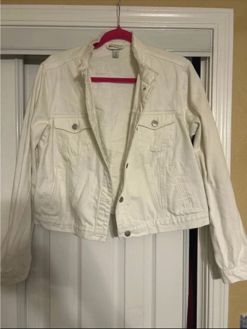 Womenβs White/Ivory Denim Jacket 2x